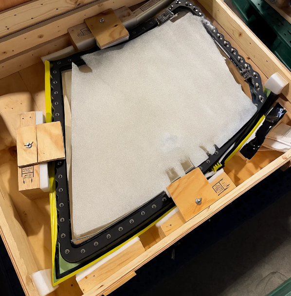 RH MAIN WINDSHIELD P/N: GC331-0001-14