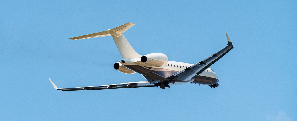 Business aviation jet in flight, illustrating operational activity and market dynamics in business aviation